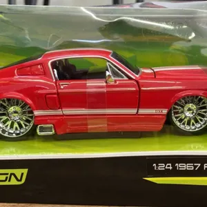 Maisto 1:24 1967 Ford Mustang GT Die-Cast Model Car