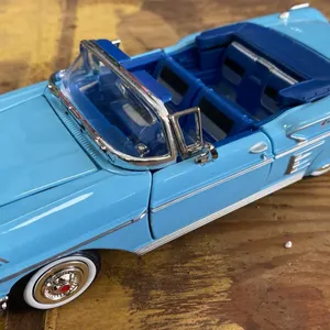 1:24 1958 Chevrolet Impala Diecast Model Car