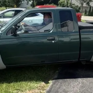 2002 Nissan Frontier XE Pick Up Truck