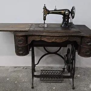 T Eatonia sewing machine 1920's with accessories