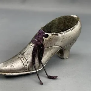 C1910 Nickel Plated Shoe Pin Cushion