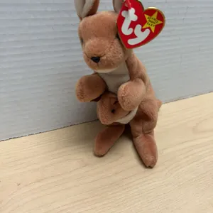 Ty Beanie Baby "Pouch" Kangaroo Plush with Tag, 1996, Handmade in China, Oakbrook IL, USA Tag Varian