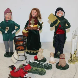 Byers' Choice Carolers