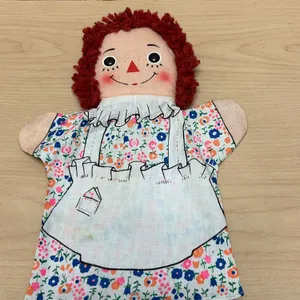 Knickerbocker Raggedy Ann Cloth Hand Puppet With Red Yarn Hair and Floral Dress, 10 Inches Tall, 197