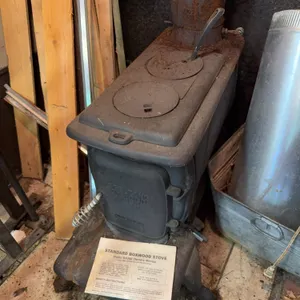 Vogelzang Boxwood Cast Iron Stove Model BX26E With Manual