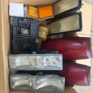 1995 CHEVROLET GMT400 HEADLIGHTS, TAILLIGHTS, MARKER LIGHTS, & HEADLIGHT ASSEMBLY