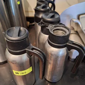 6 Creamer Containers with 5 Lids