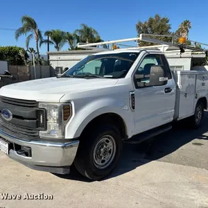 2019 Ford F250 Super Duty utility bed pickup truck