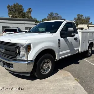 2018 Ford F250 Super Duty utility bed pickup truck