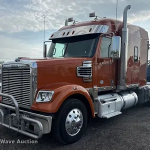 2019 Freightliner 122SD semi truck