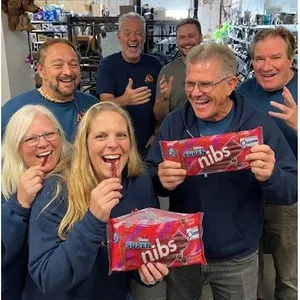 6 Twizzlers Super Nibs Cherry 200g