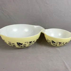 Pyrex Goose Berry Mixing Bowls
