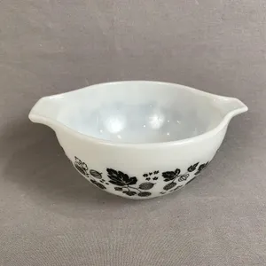 Pyrex Goose Berry Bowl
