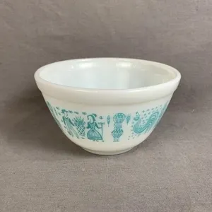 Pyrex Amish Butterprint Bowl