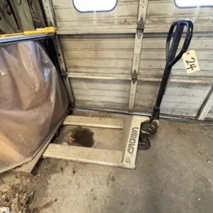 Crown Pallet Jack