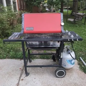 Weber gas grill and tank w gas