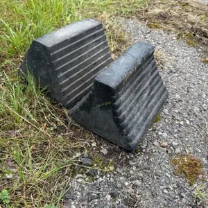 (2) Wheel Chucks