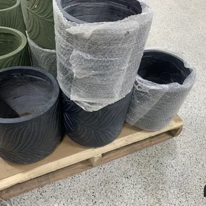 (4) Black Flower Pots
 UNRESERVED