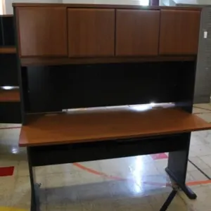 Bush Business Furniture Straight Desk w/Hutch