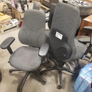 (5) Office Chairs
 UNRESERVED