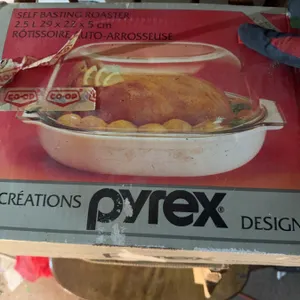 Pyrex Self Basting Roaster with Lid, 25 x 29 x 7.5 cm
