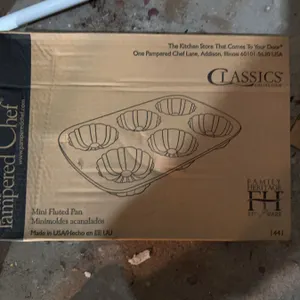 Pampered Chef Classics Collection Mini Fluted Pan