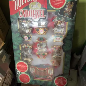 Holiday Carousel String With 6 Figures, Plays 21 Carols