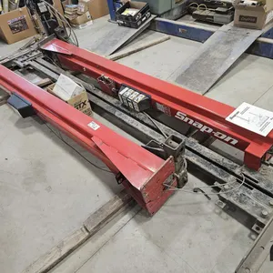 Snap-On 2 Post Lift (9,000lbs)
 UNRESERVED