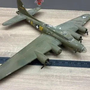 Plastic Model (unsure of scale) B-17 Flying