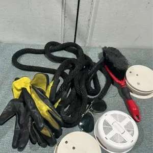Heavy rope / gloves / aviator glasses