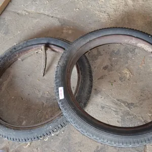 2 Antique Wheels, tires no good
