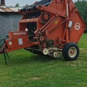 OFFSITE - Older Hesston 5500 Round Baler
