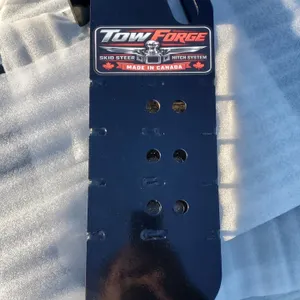 OFFSITE - Skid steer adapter plate (tow force)