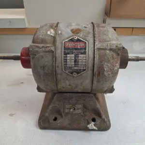 Handler No. 26 Red Wing Motor, 1/4HP, RPM: 1725/3450