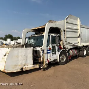 2005 Autocar WX refuse truck