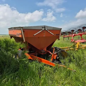 Valmar 500 Pull-Type Fertilizer Spreader
 UNRESERVED
