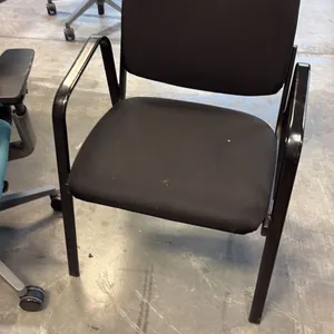 BLACK LOOP ARM CLIENT CHAIR