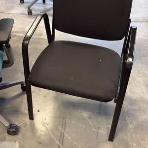 BLACK LOOP ARM CLIENT CHAIR