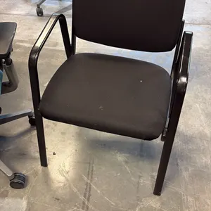 BLACK LOOP ARM CLIENT CHAIR