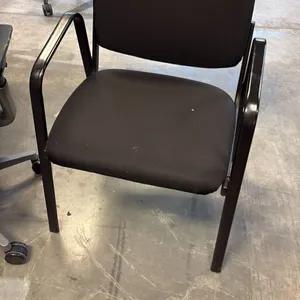 BLACK LOOP ARM CLIENT CHAIR