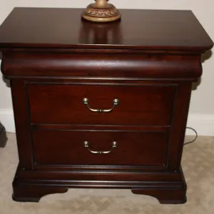 Haverty's Nightstand