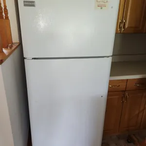 Frigidaire Refrigerator FFTR1817LW8, Runs, Not Cooling, Missing Handles, 65''X31''X30''