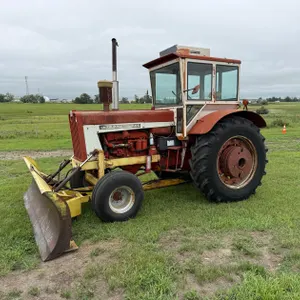 International 806 Tractor