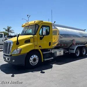 2013 Freightliner Cascadia fuel truck