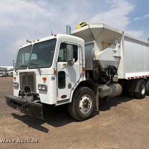 2010 Peterbilt 320 refuse truck