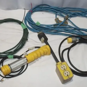 4 Extension Cords & 1 Work Light WORKS