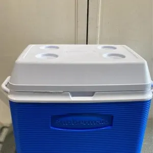 New Rubbermaid cooler set
