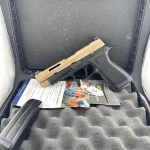 SIG P320 9MM
Two 17 round clips and case