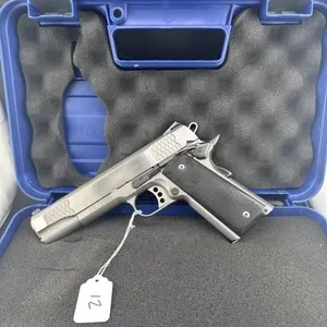 Smith & Wesson SW1911 45 
One clip and case
