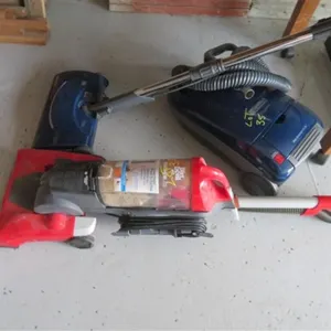 2 Vacuum Cleaners